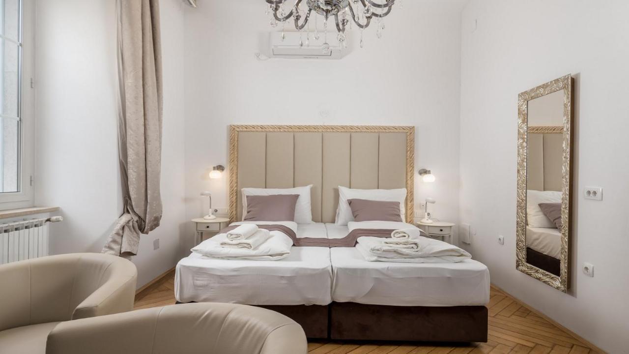 Apartments Art Teatro ริเยกา ภายนอก รูปภาพ