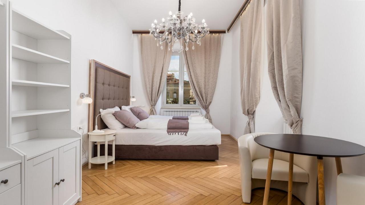 Apartments Art Teatro ริเยกา ภายนอก รูปภาพ