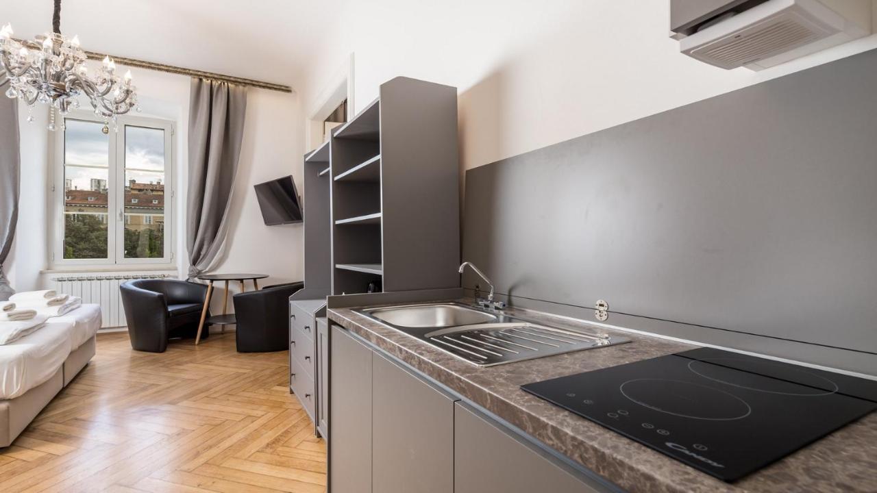 Apartments Art Teatro ริเยกา ภายนอก รูปภาพ