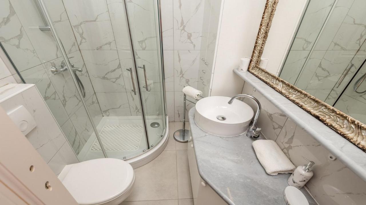 Apartments Art Teatro ริเยกา ภายนอก รูปภาพ