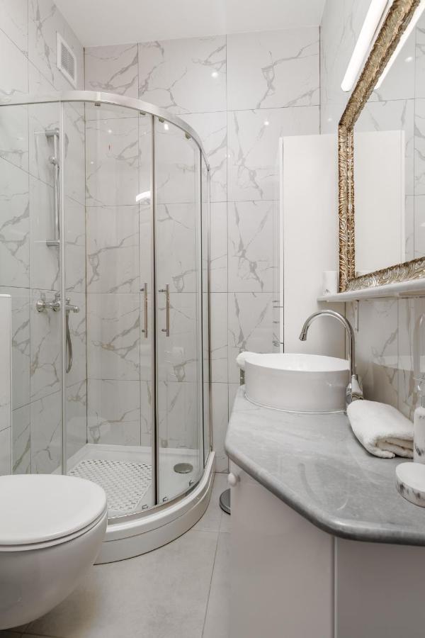 Apartments Art Teatro ริเยกา ภายนอก รูปภาพ